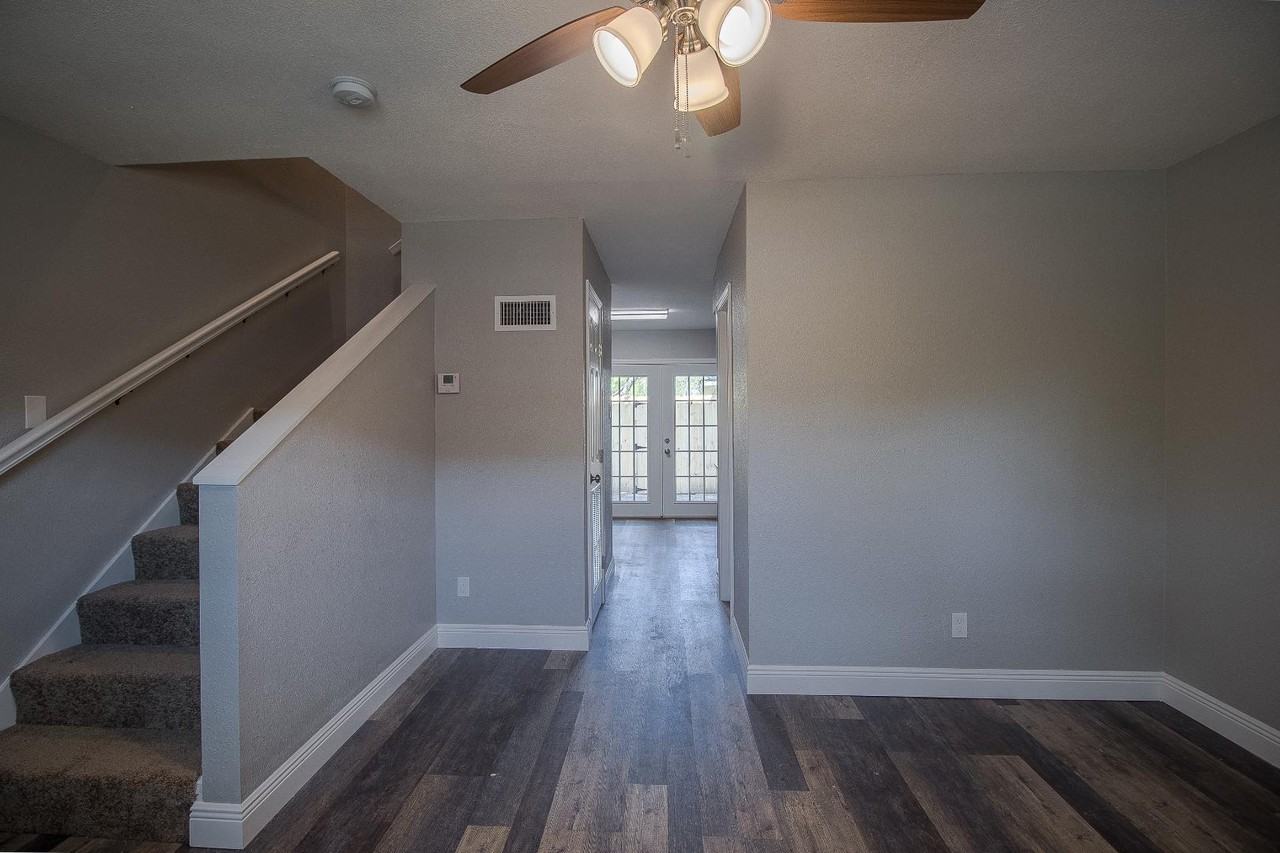 339 Park Row Avenue 1-4 - Photo 4 of 10