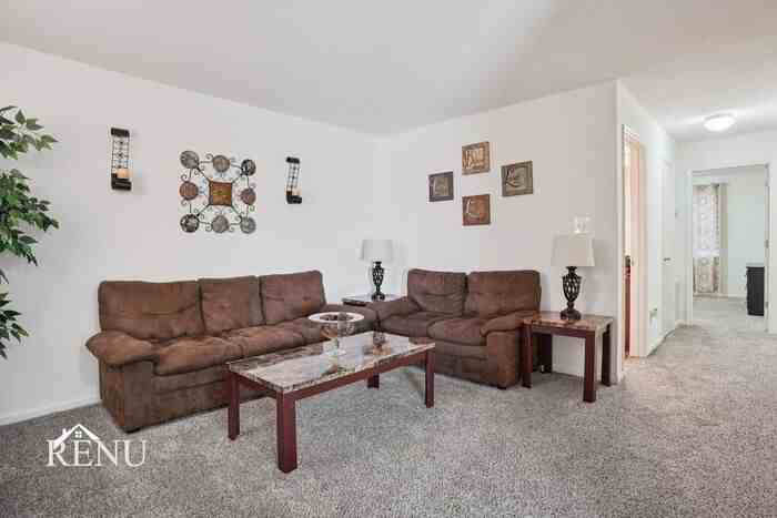 504 Michael St - Photo 3 of 35