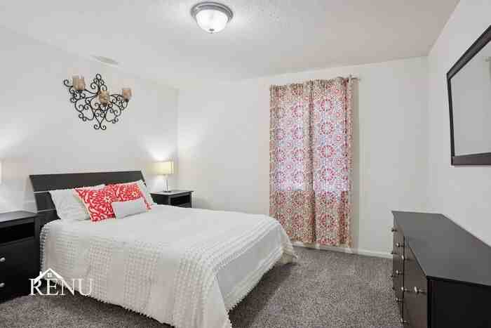 504 Michael St - Photo 5 of 35