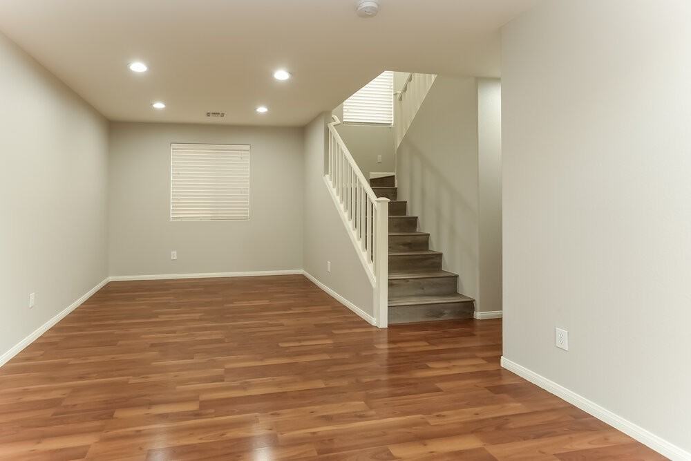 9477 Grandview Spring Ave - Photo 4 of 17