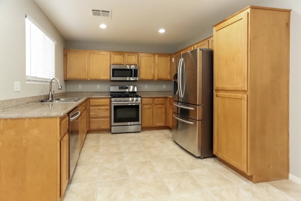 9477 Grandview Spring Ave - Photo 7 of 17