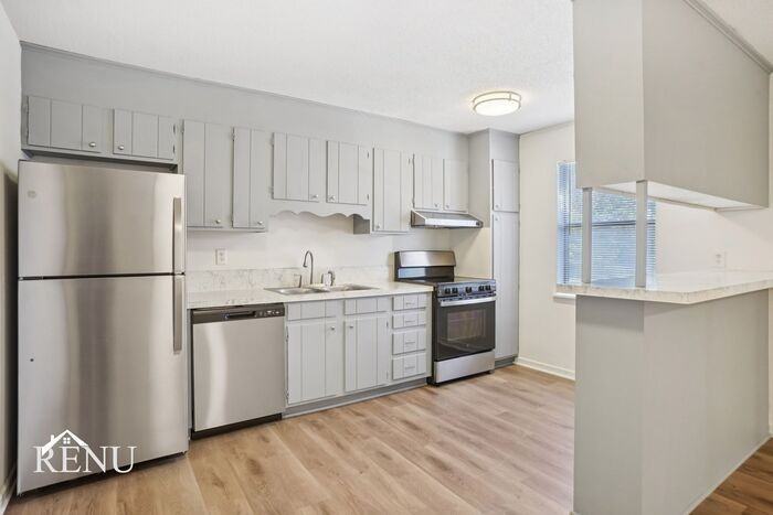 502 Michael St - Photo 7 of 24