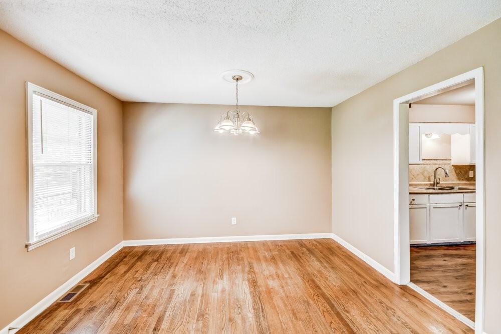 111 Meadowood Ave - Photo 6 of 16