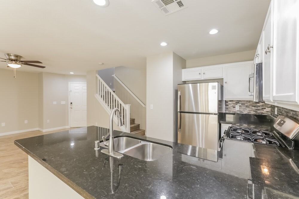 9327 Pyrope Ct - Photo 7 of 17