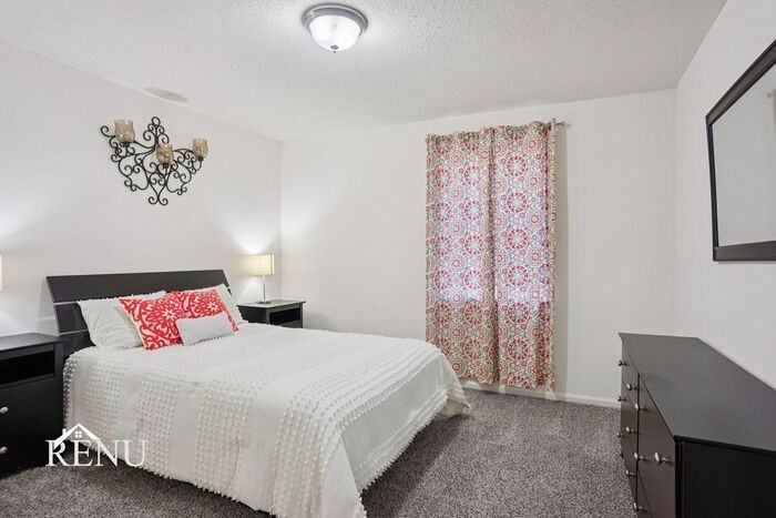 527 Michael St - Photo 5 of 35