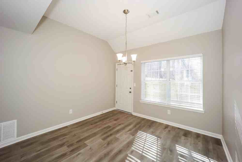 4423 Ravenwood Dr - Photo 7 of 17