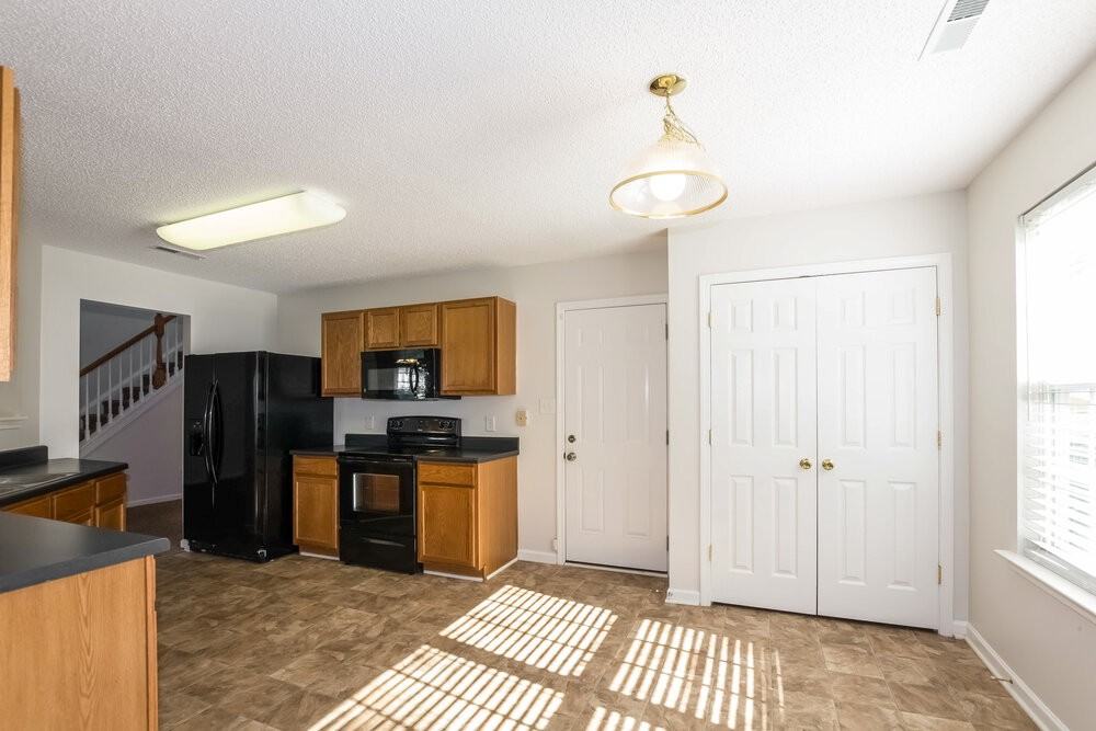 14014 Riding Hill Ave - Photo 5 of 25
