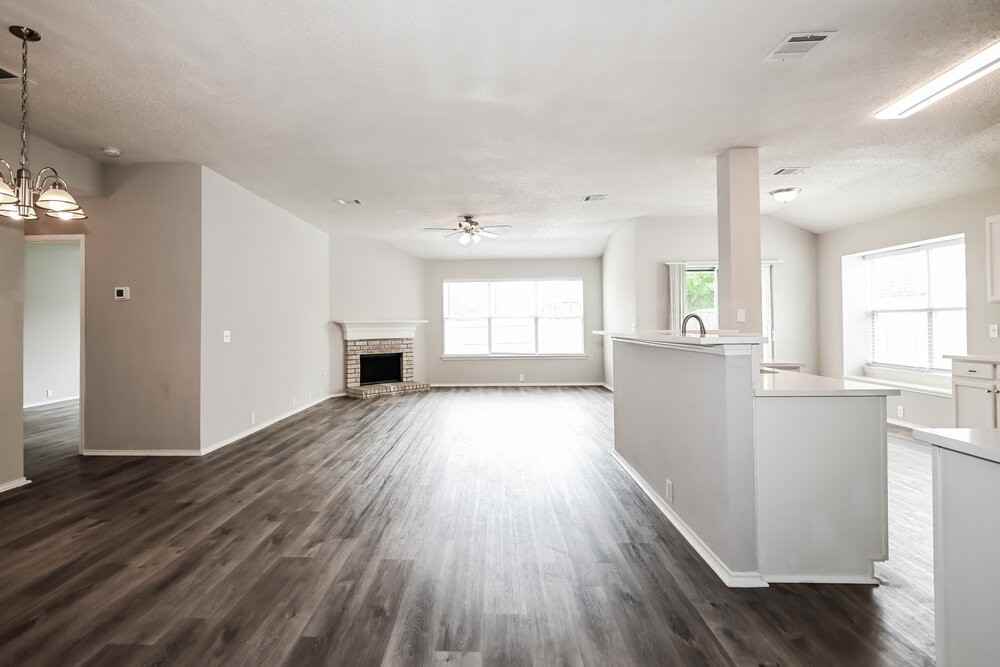 6730 Meadowcrest Dr - Photo 3 of 19