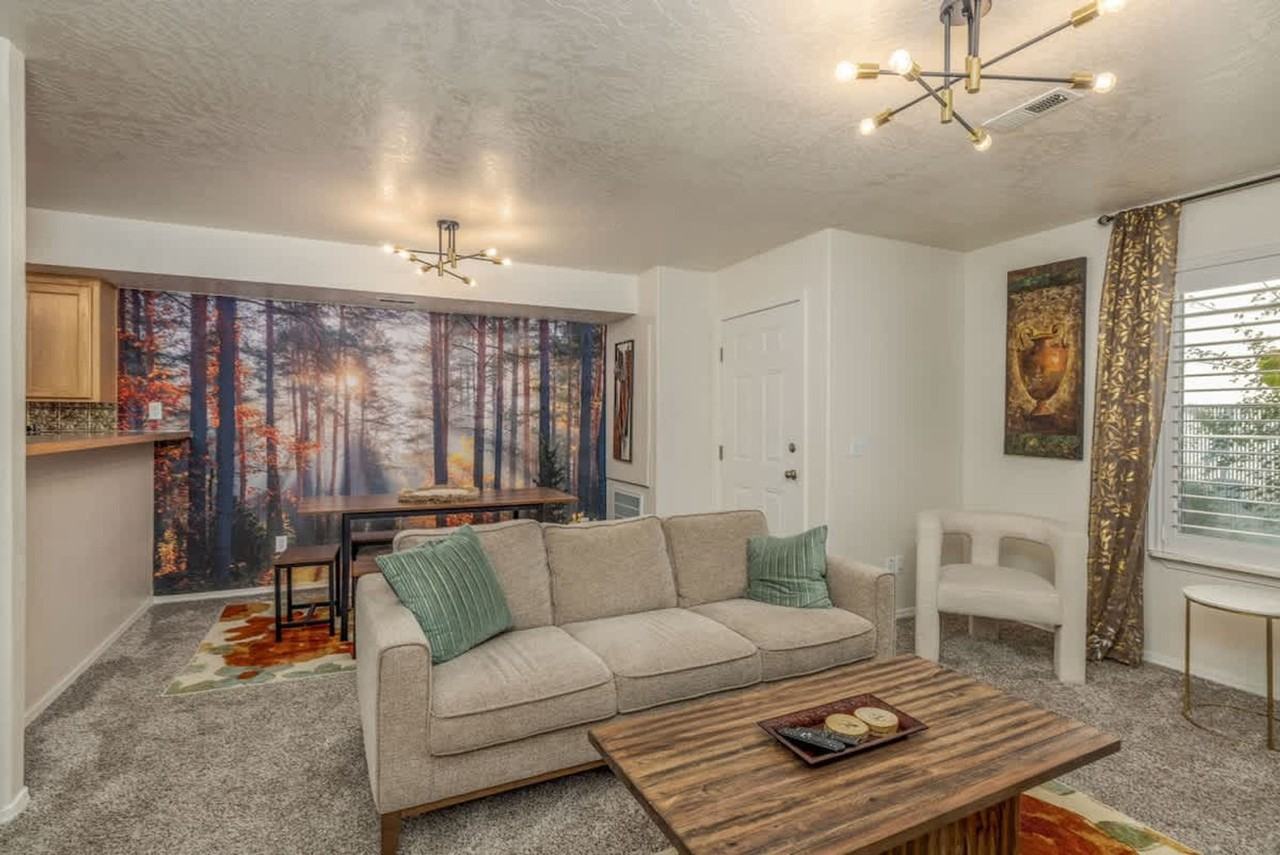 574 N Hydra Pl #1542951P - Photo 4 of 14