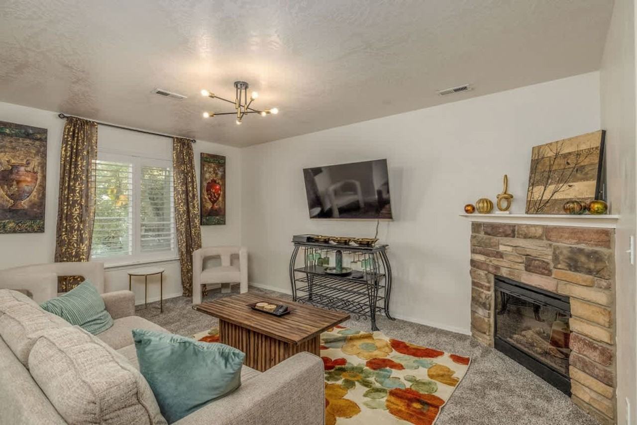 574 N Hydra Pl #1542951P - Photo 5 of 14
