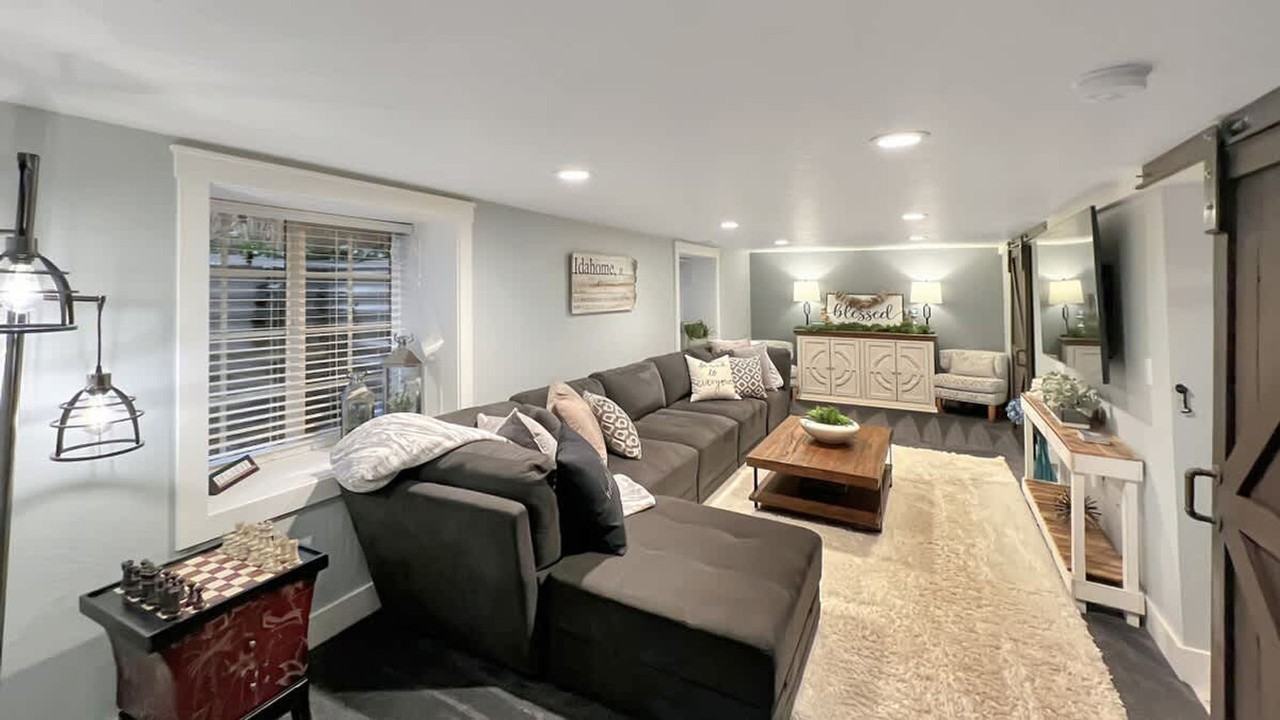 1209 E Coeur D Alene Ave #1542938P - Photo 3 of 23
