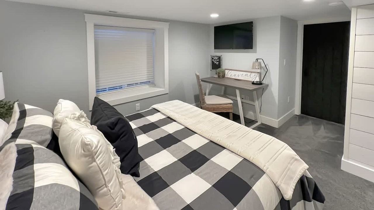 1209 E Coeur D Alene Ave #1542938P - Photo 7 of 23