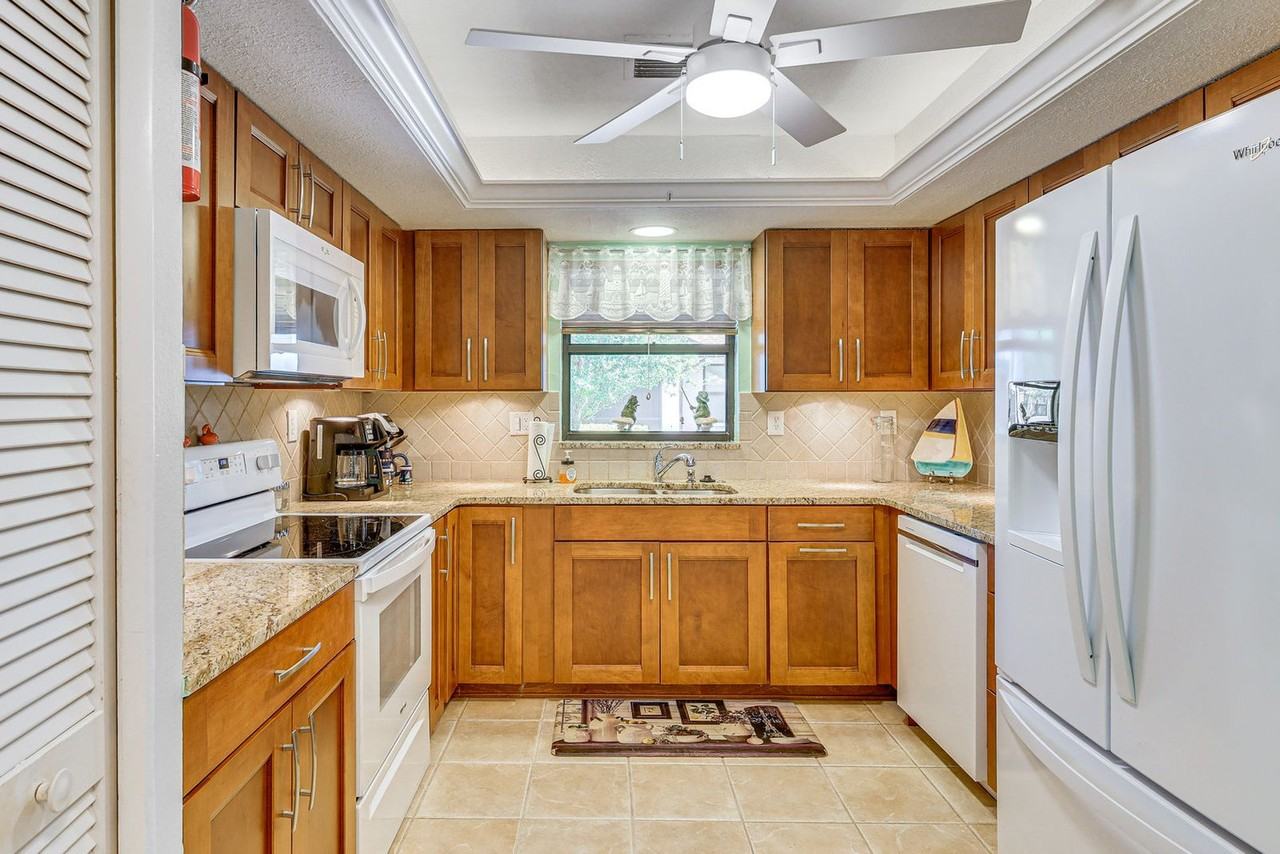 11651 Pointe Circle Dr #1546272P - Photo 7 of 18