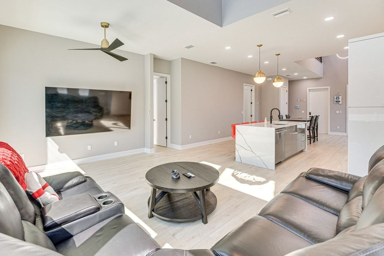 118 Via Madrid Dr #1546464P - Photo 2 of 20