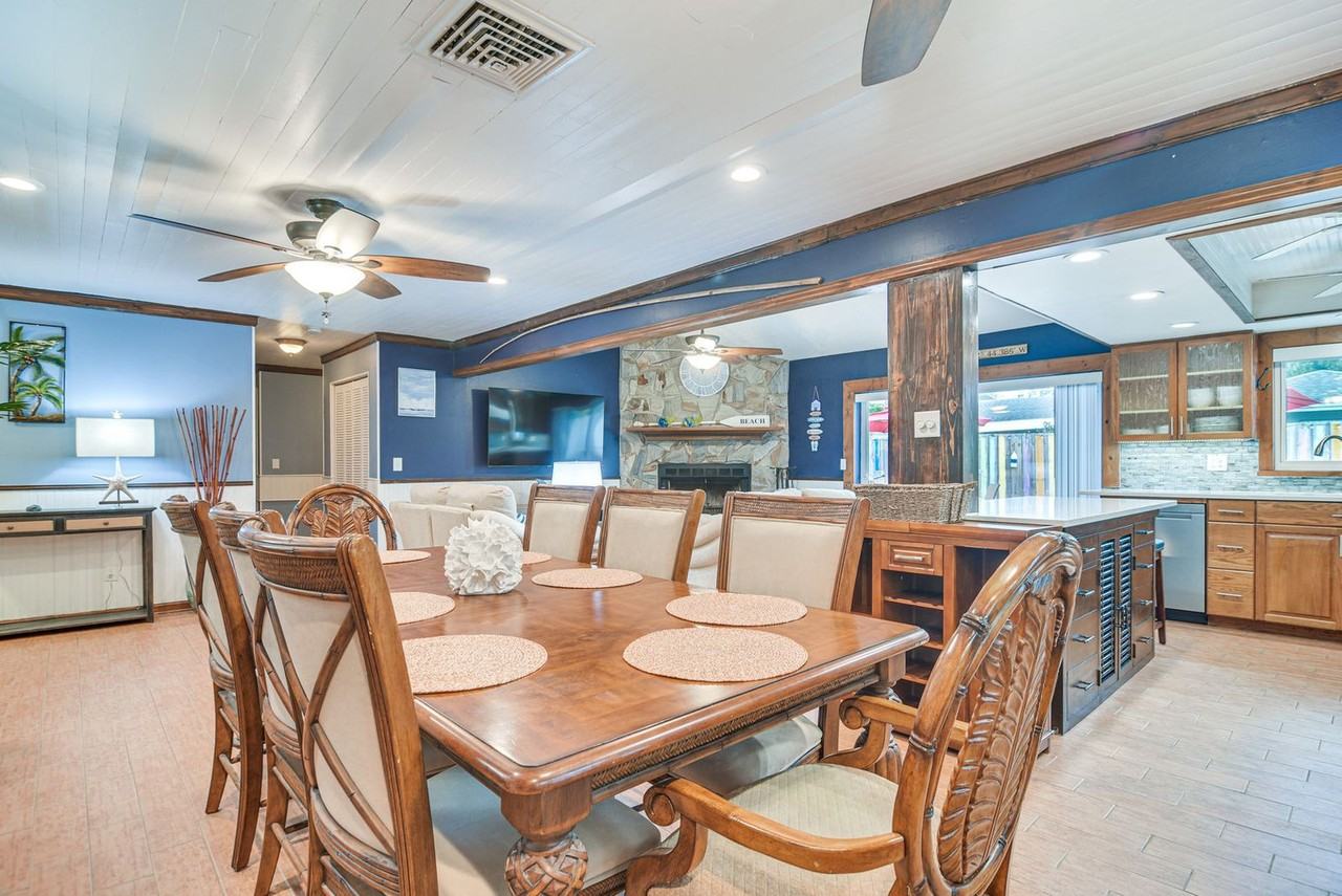 2360 Willow Tree Trl #1546386P - Photo 3 of 20