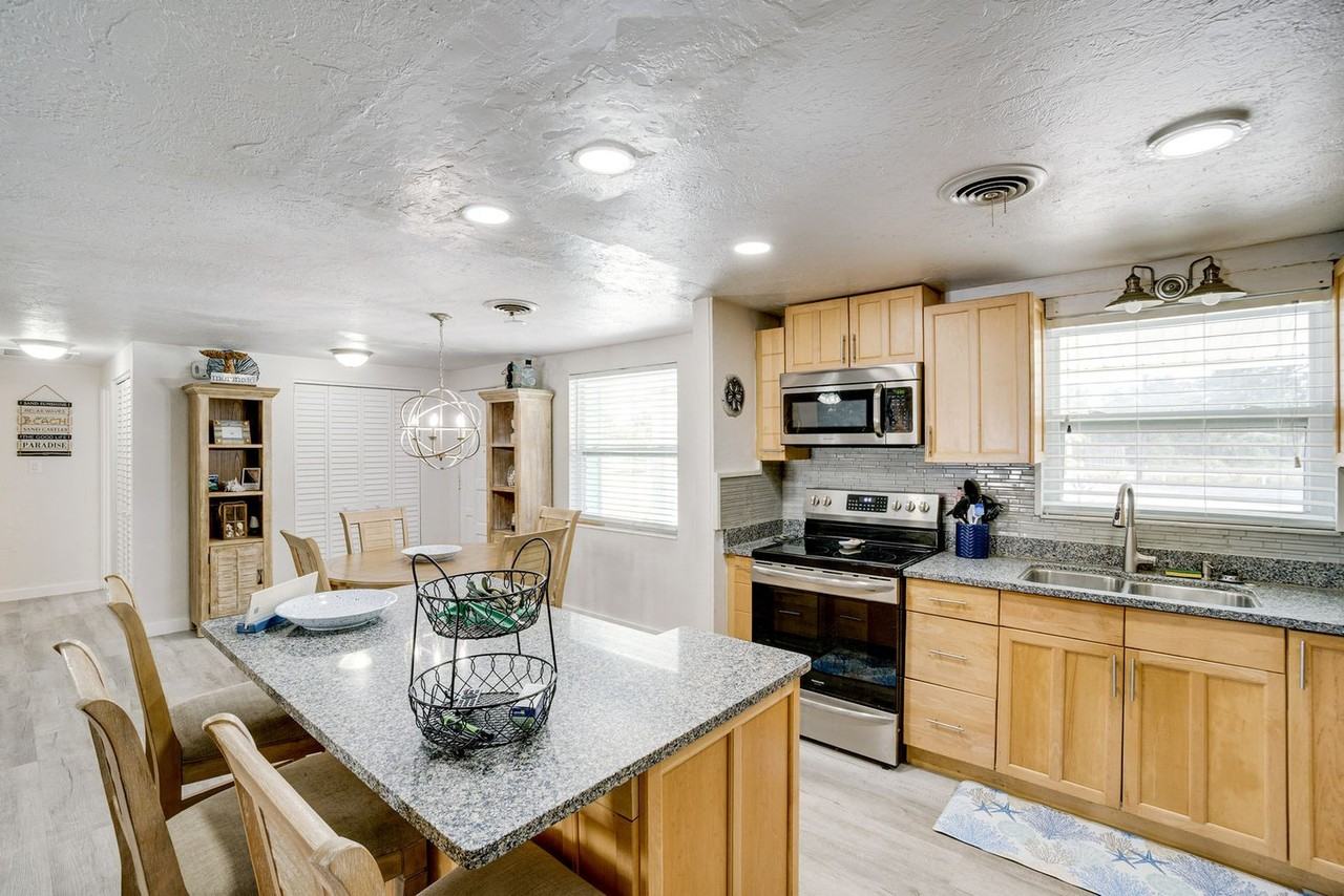 1900 Neptune Dr #1546047P - Photo 5 of 19