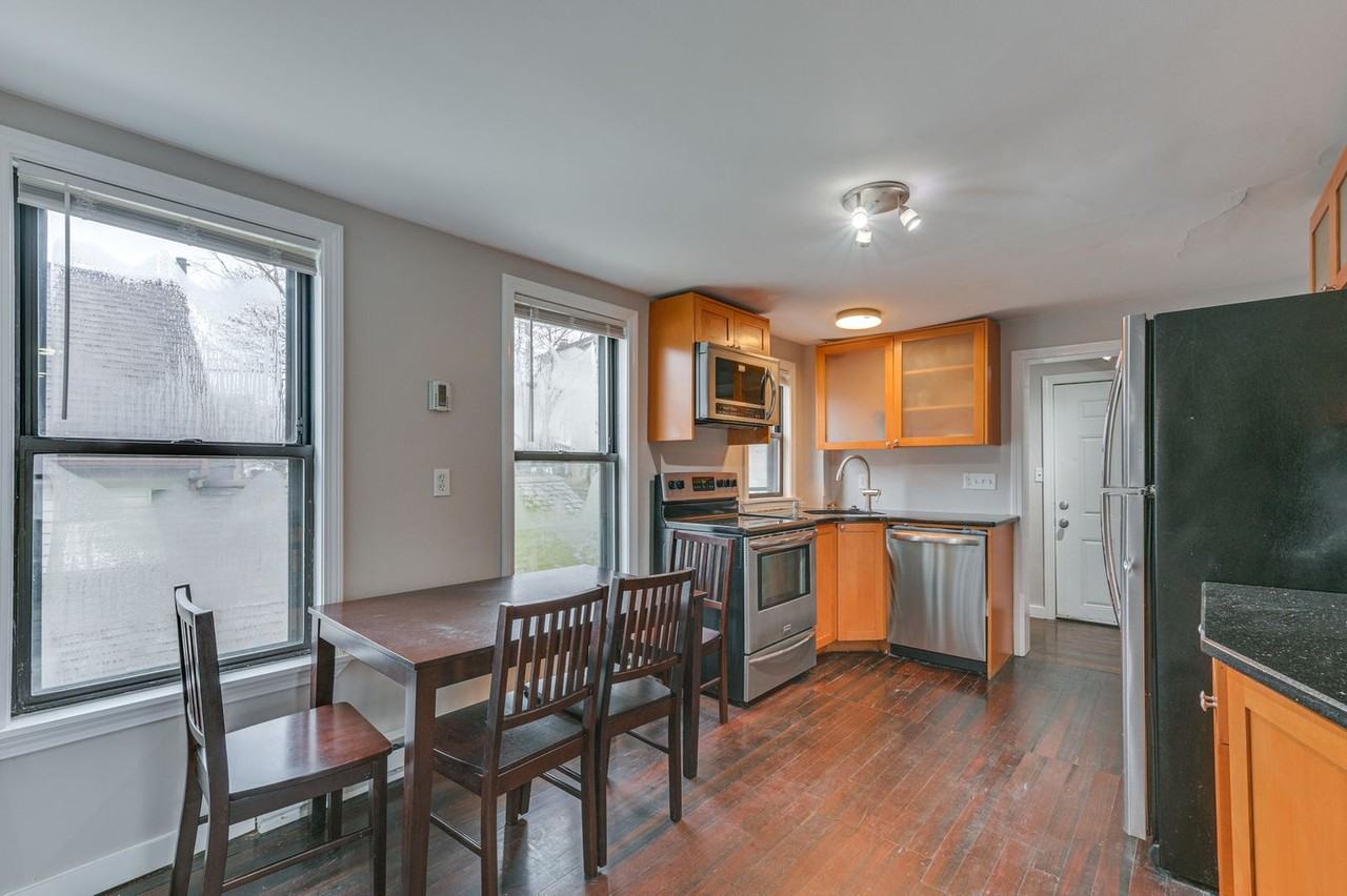 467 Ferry St #1546146P - Photo 5 of 18