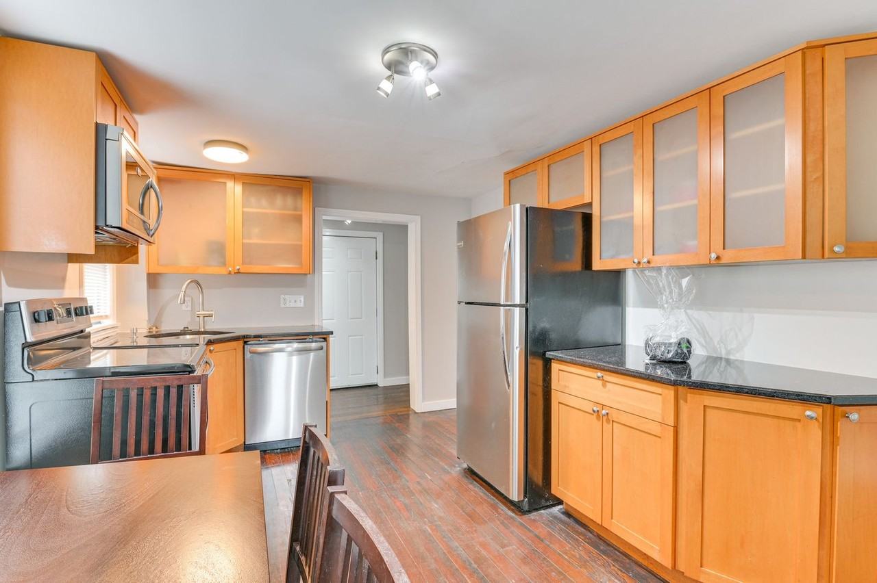 467 Ferry St #1546146P - Photo 6 of 18