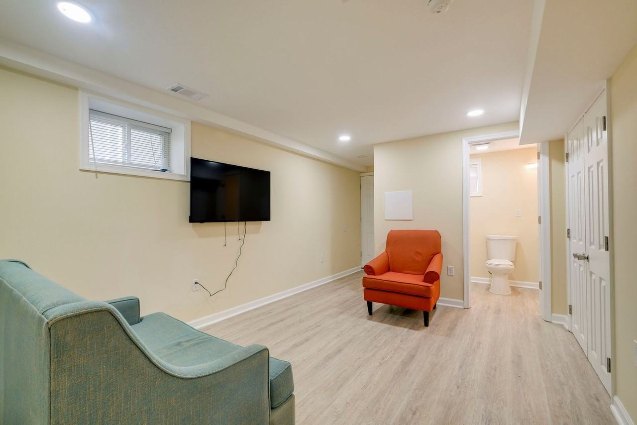 1559 41st St Se #1546448P - Photo 3 of 18