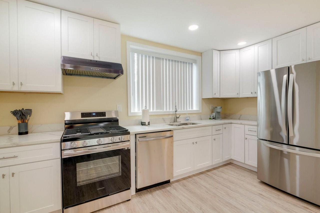 1559 41st St Se #1546448P - Photo 5 of 18