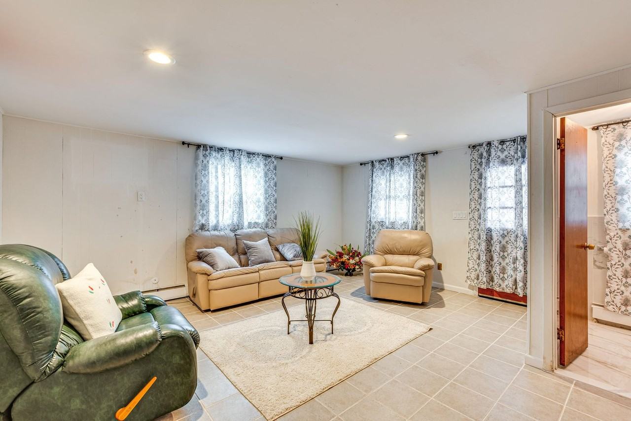 2851 Debra Way #1546266P - Photo 4 of 14