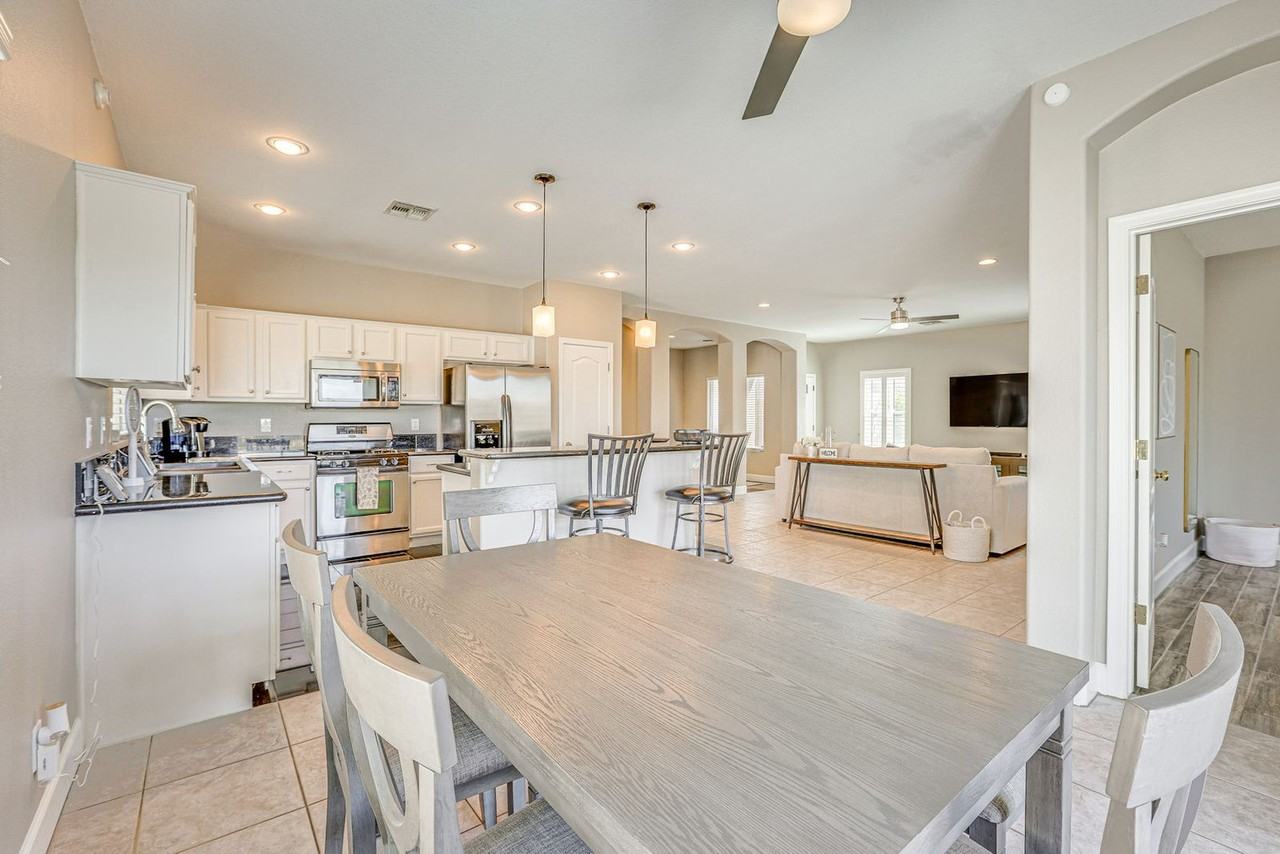 11882 W Washington St #1546460P - Photo 6 of 20