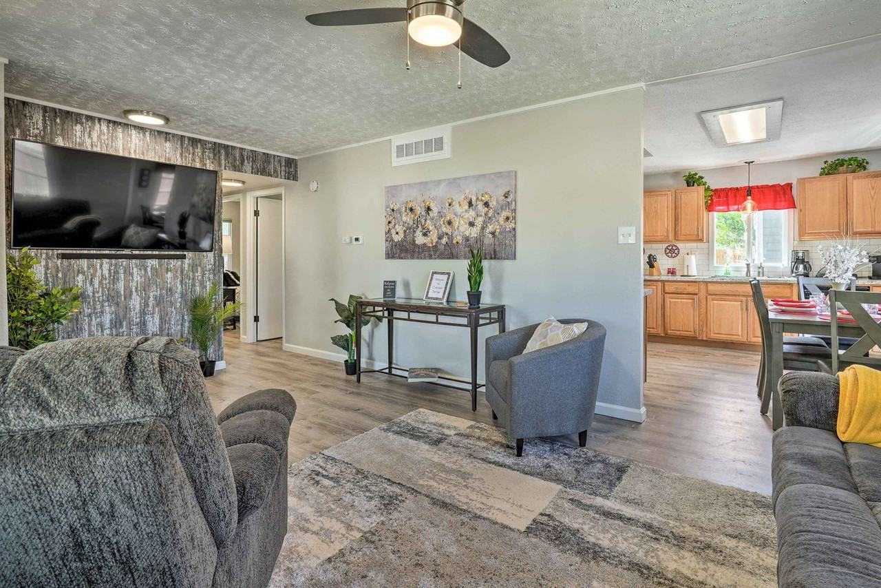 1217 Falcon Ave #1545931P - Photo 3 of 23