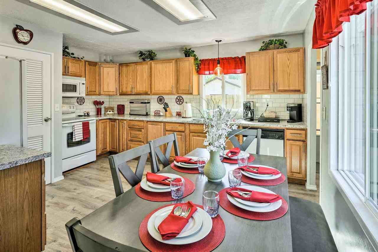 1217 Falcon Ave #1545931P - Photo 6 of 23
