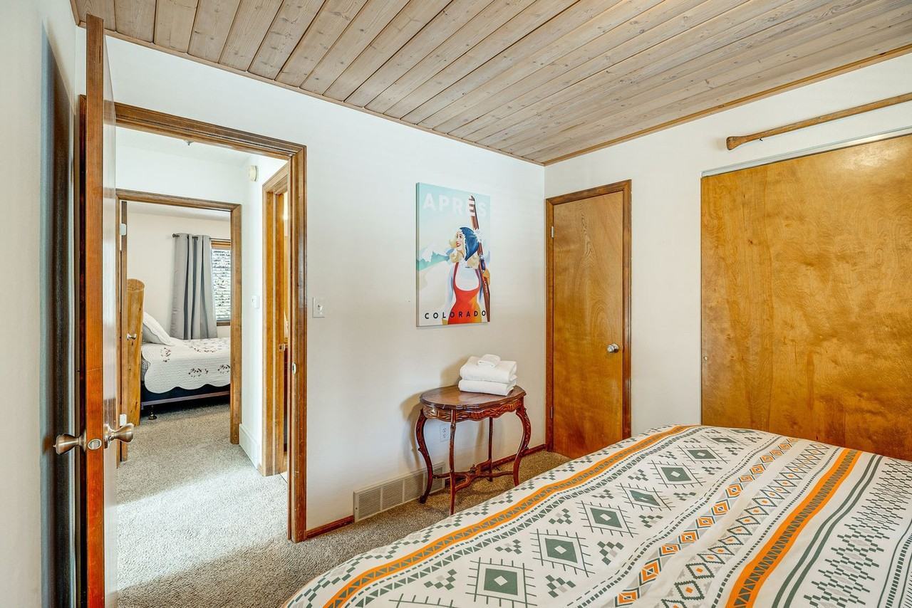 320 E Gunnison Ave #1545871P - Photo 6 of 22