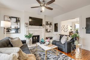 featured image of 2312 Rosewood Ave