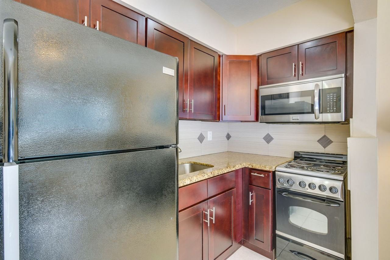 412 Ne 4th Ave #1545870P - Photo 5 of 15