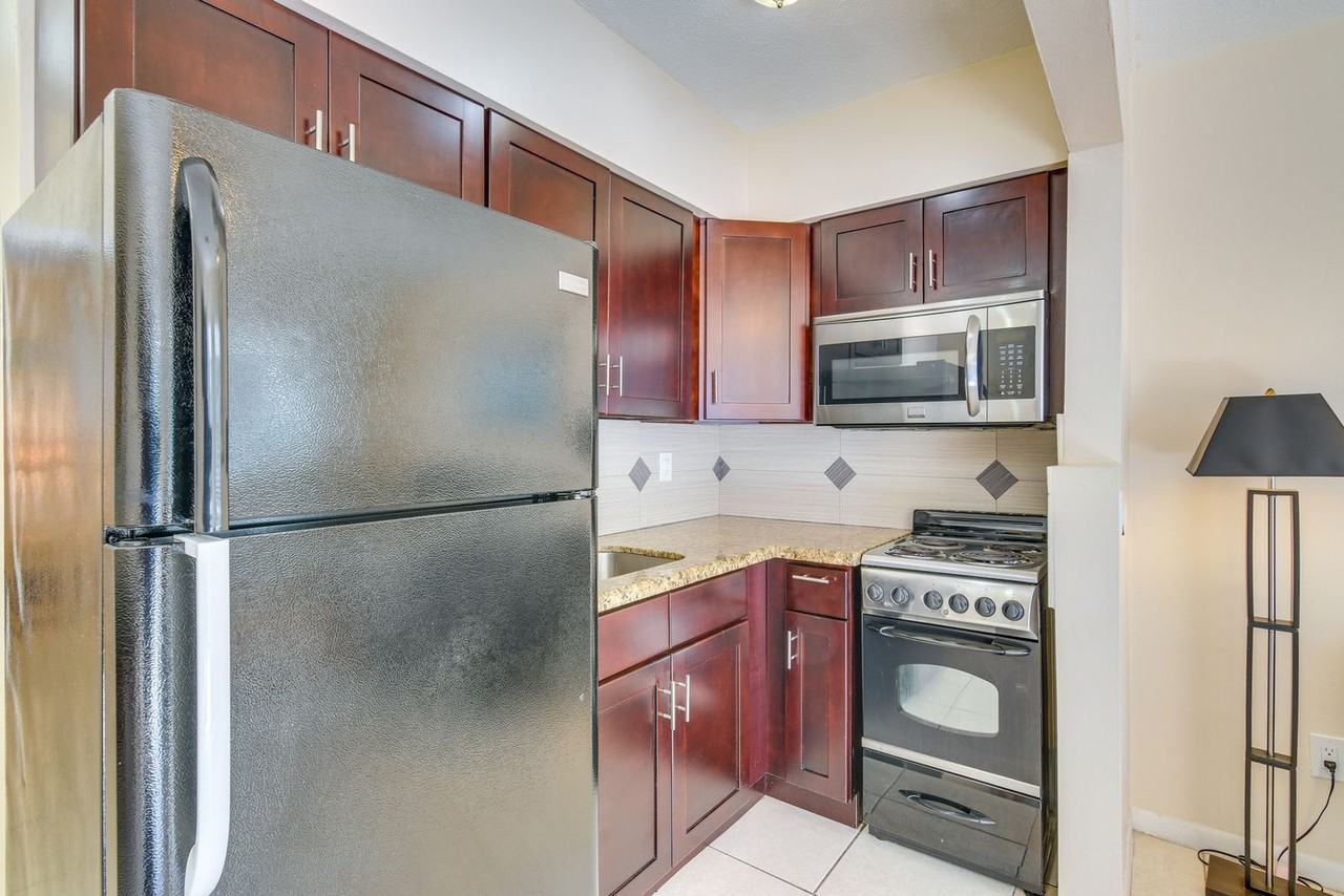 412 Ne 4th Ave #1545870P - Photo 7 of 15