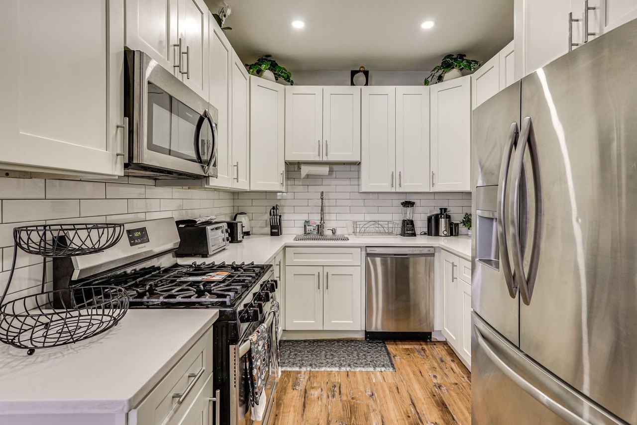 40 Tennis Rd #1546231P - Photo 3 of 19