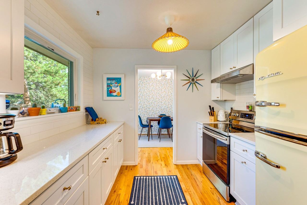 725 35th St #1546172P - Photo 4 of 21