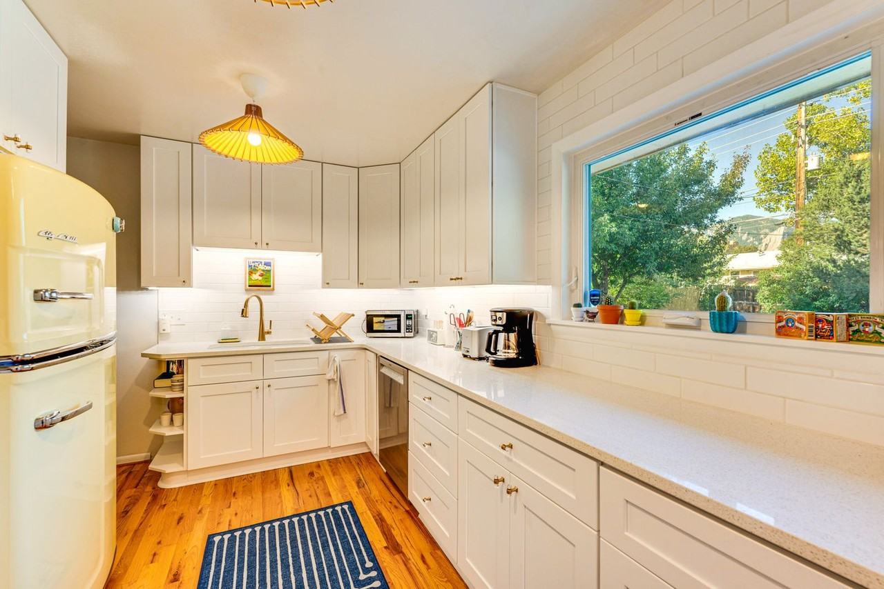 725 35th St #1546172P - Photo 7 of 21