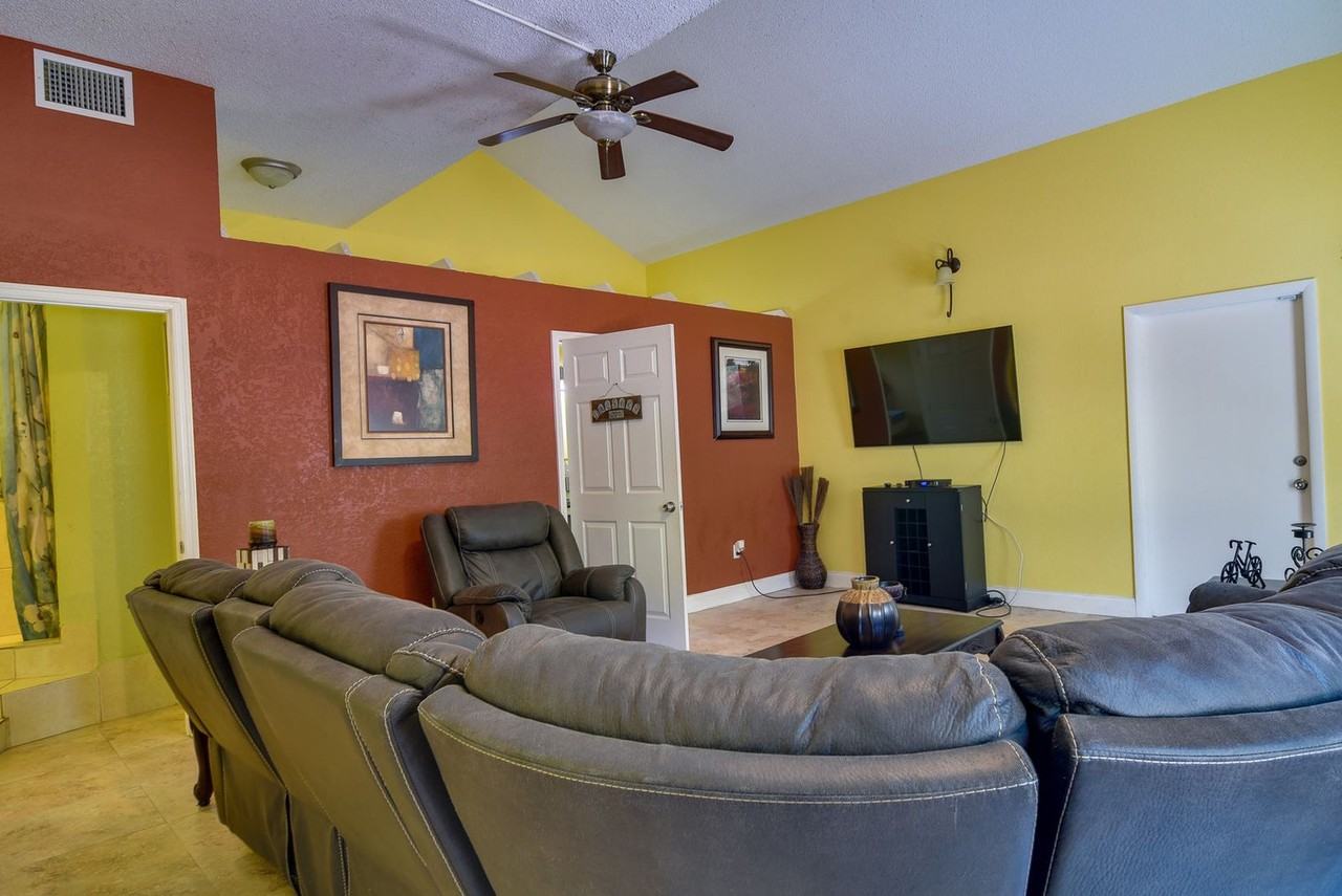 2960 58th Ave S #1545769P - Photo 2 of 22