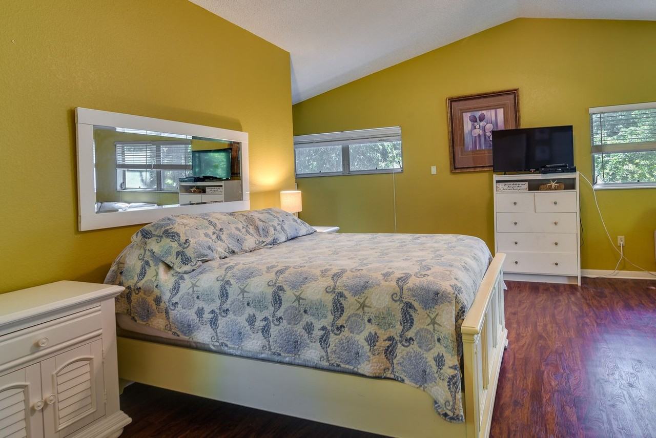 2960 58th Ave S #1545769P - Photo 7 of 22
