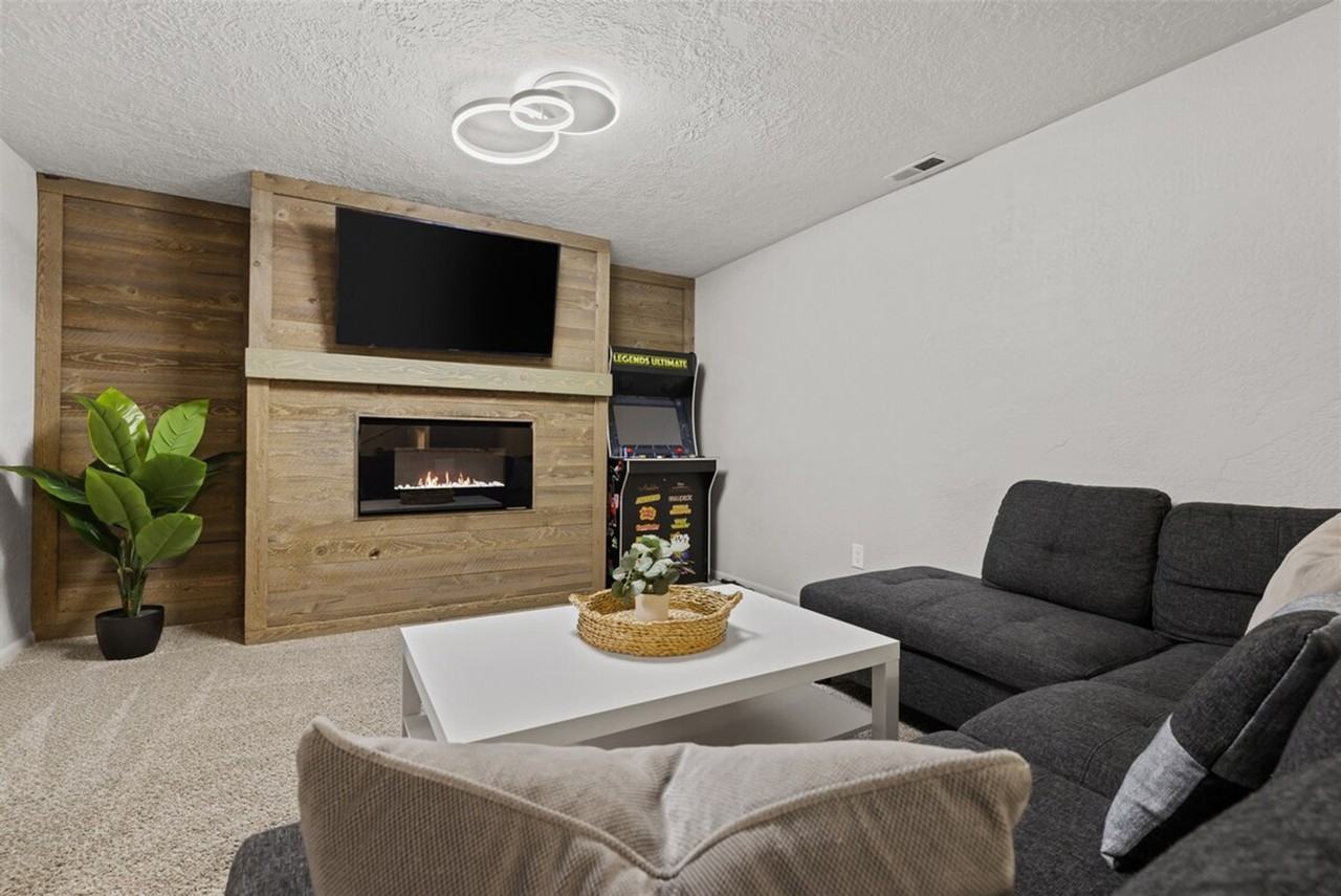 9131 W Pattie Dr #1547099P - Photo 3 of 29