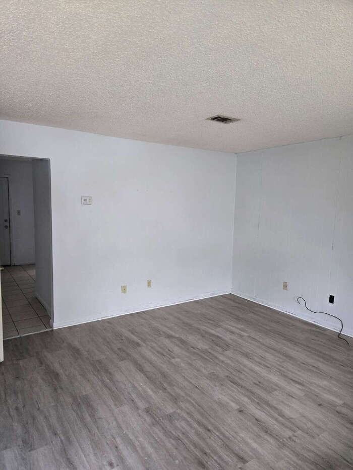 1040 Sable Dr #C - Photo 2 of 11