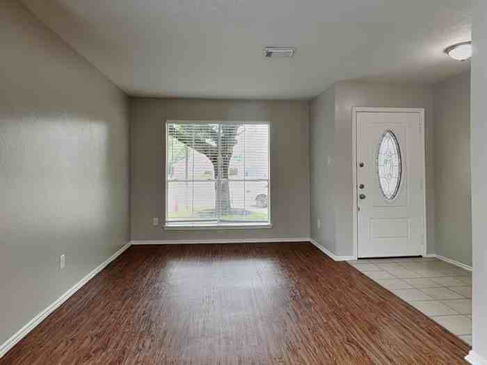 8402 Storm Creek Ct - Photo 2 of 18