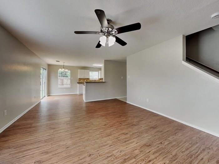 8402 Storm Creek Ct - Photo 5 of 18
