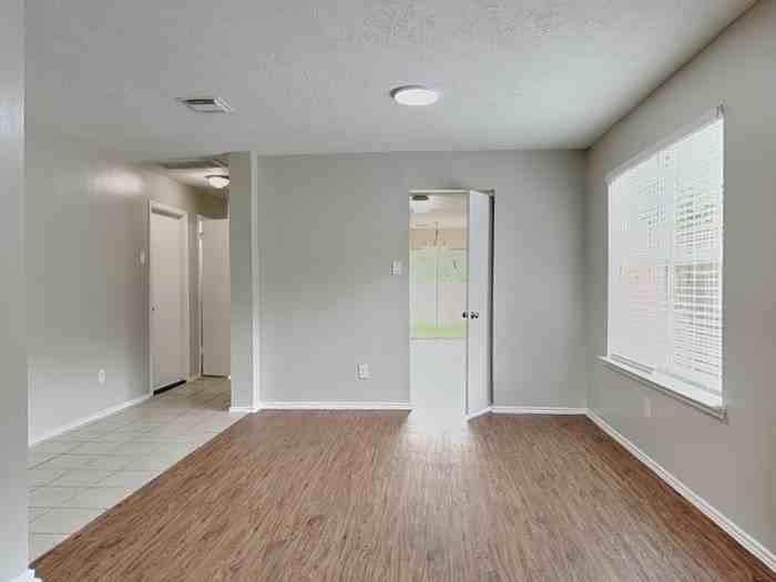 8402 Storm Creek Ct - Photo 6 of 18