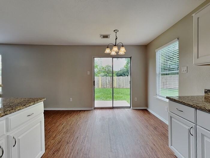 8402 Storm Creek Ct - Photo 7 of 18