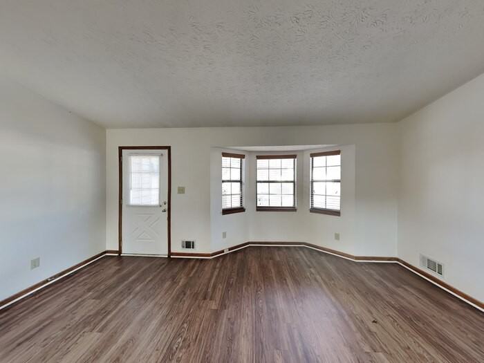 7319 Exeter Ct - Photo 2 of 25
