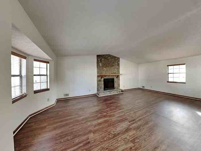7319 Exeter Ct - Photo 4 of 25