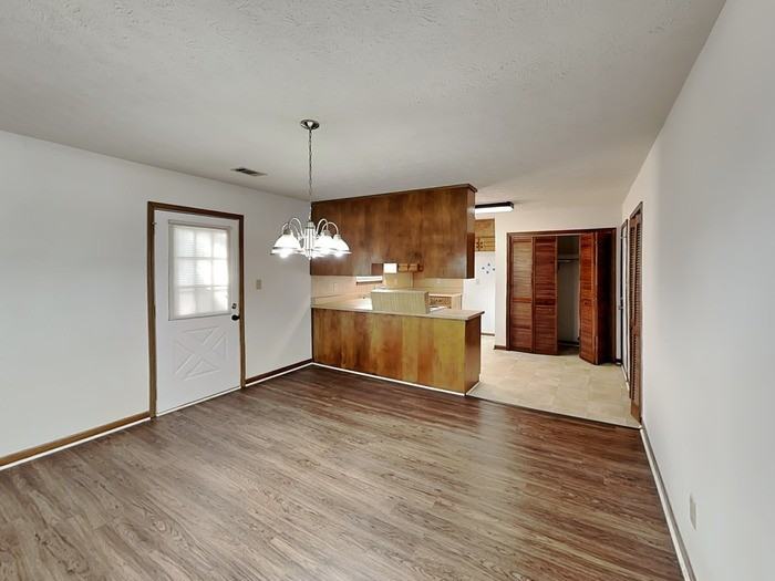 7319 Exeter Ct - Photo 6 of 25