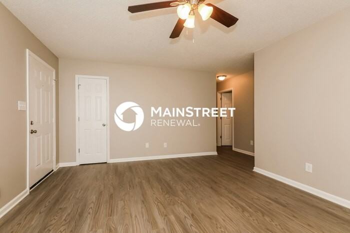 515 Meadowview Dr - Photo 3 of 15