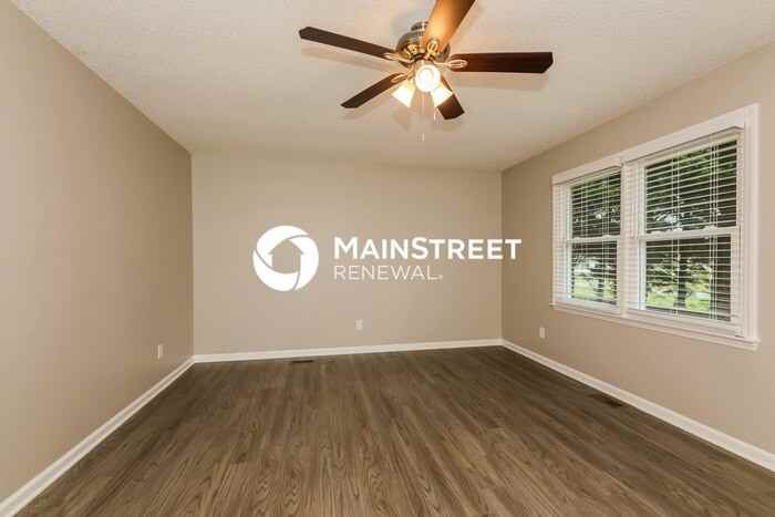 515 Meadowview Dr - Photo 4 of 15