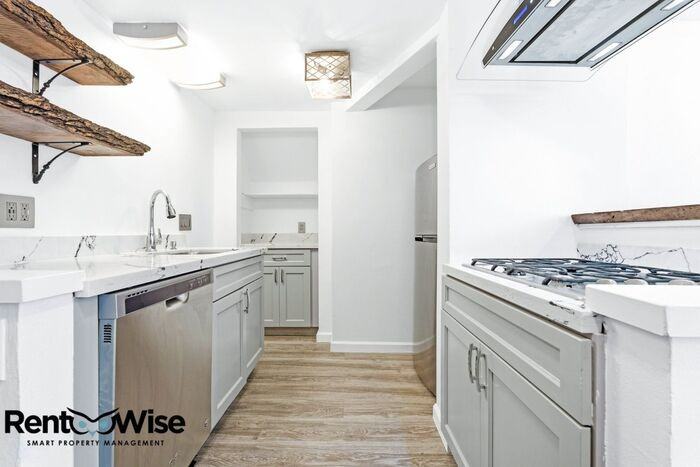 133 Caine Ave #A - Photo 3 of 28