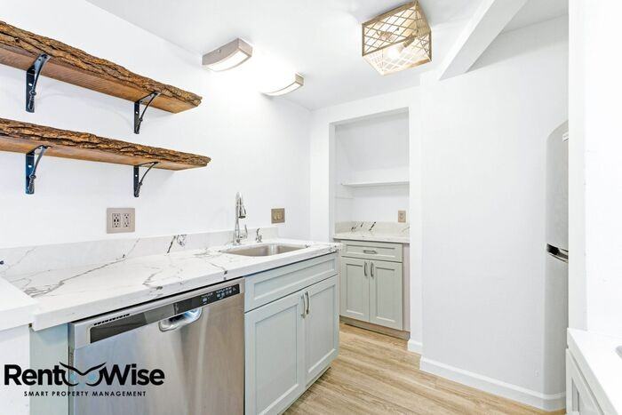 133 Caine Ave #A - Photo 4 of 28